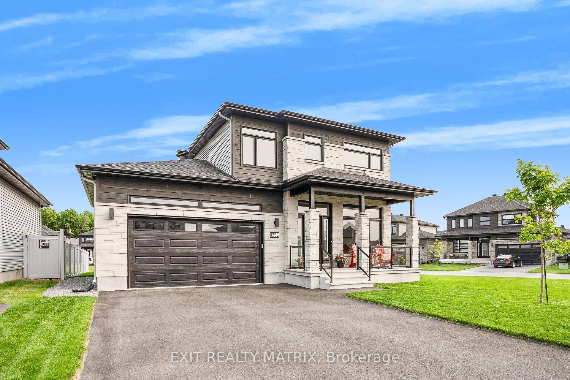OPEN HOUSE SAT JUNE 7, FROM 12 2PM Modern Elegance on a Premium Corner Lot !