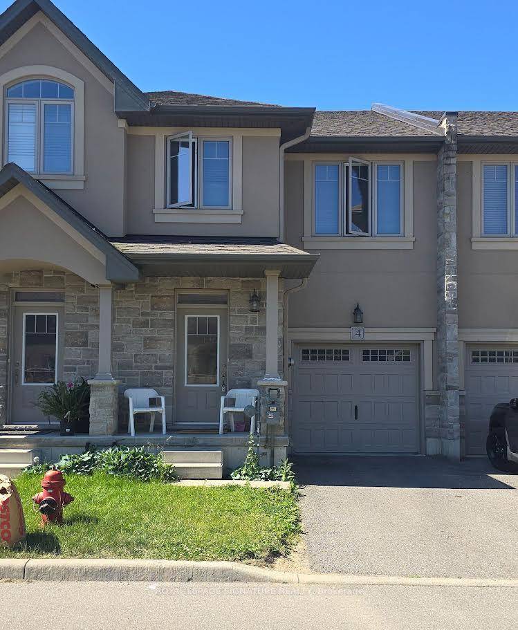 Discover The Perfect Blend Of Lakeside Charm And Modern Convenience !