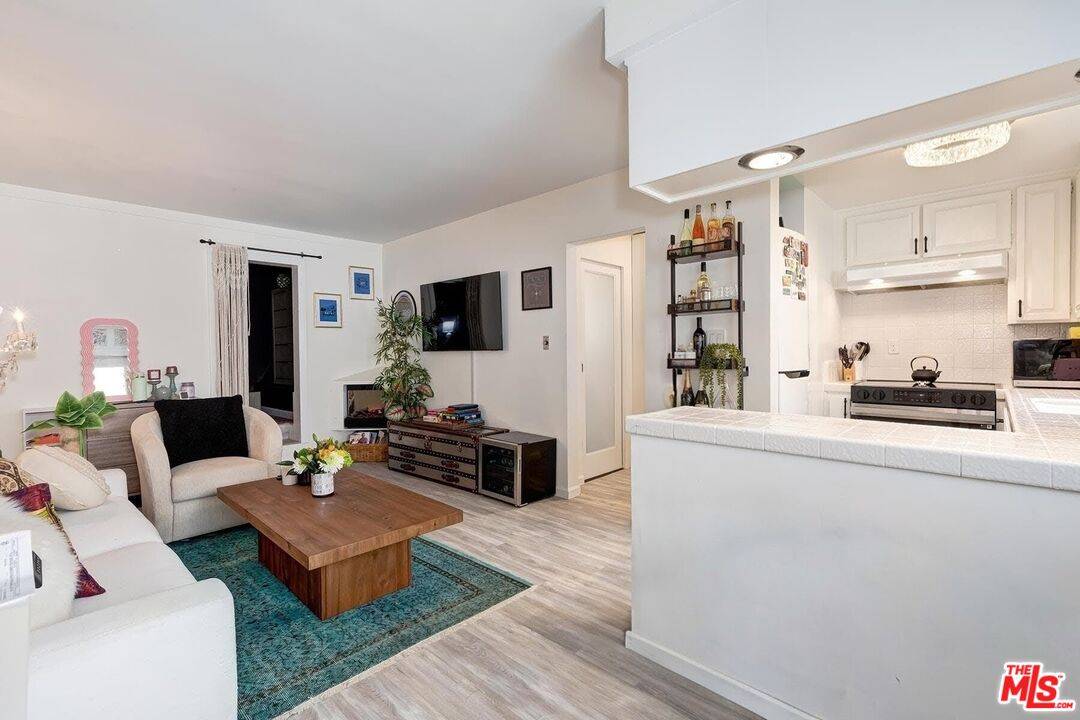 8155   Manitoba St Playa Del Rey La