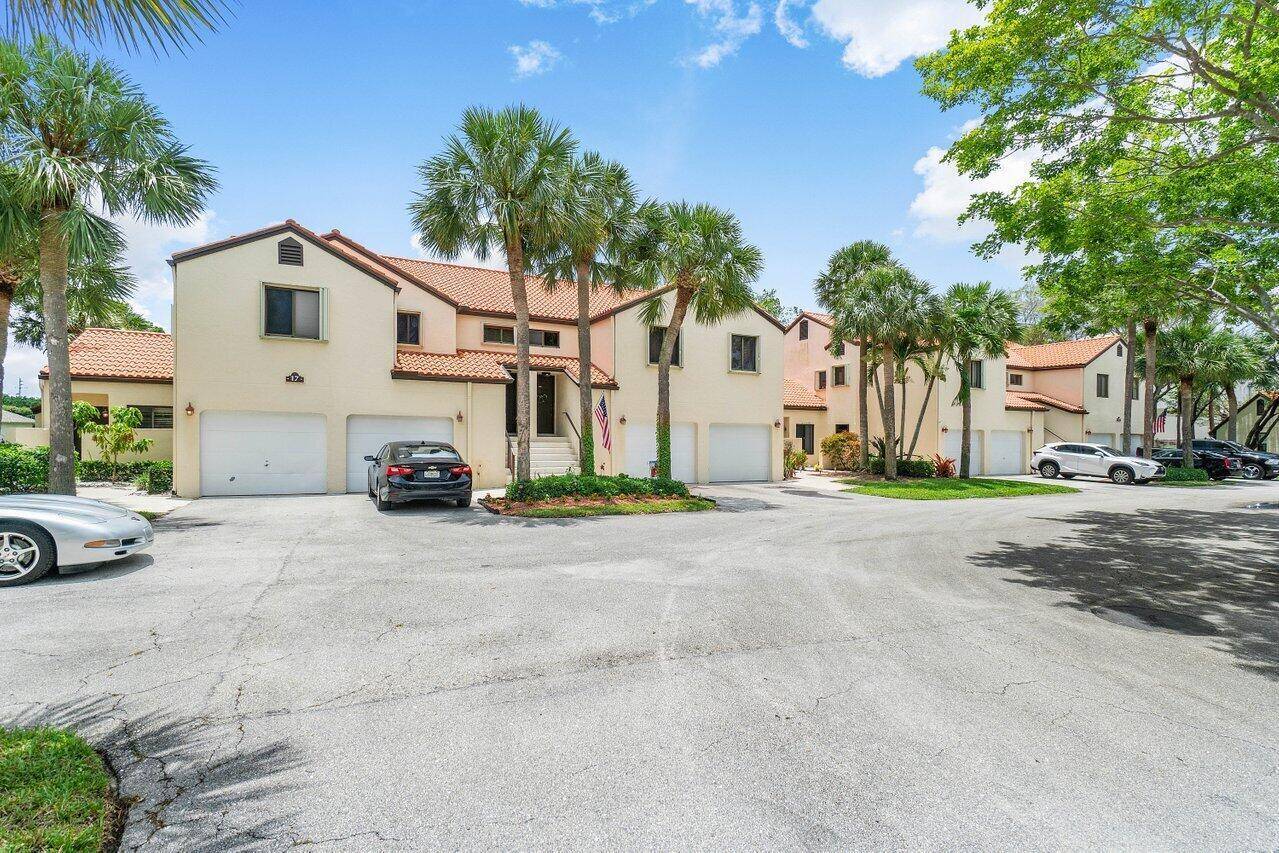 Fully redone condo with garage in the heart of Boynton Beach.