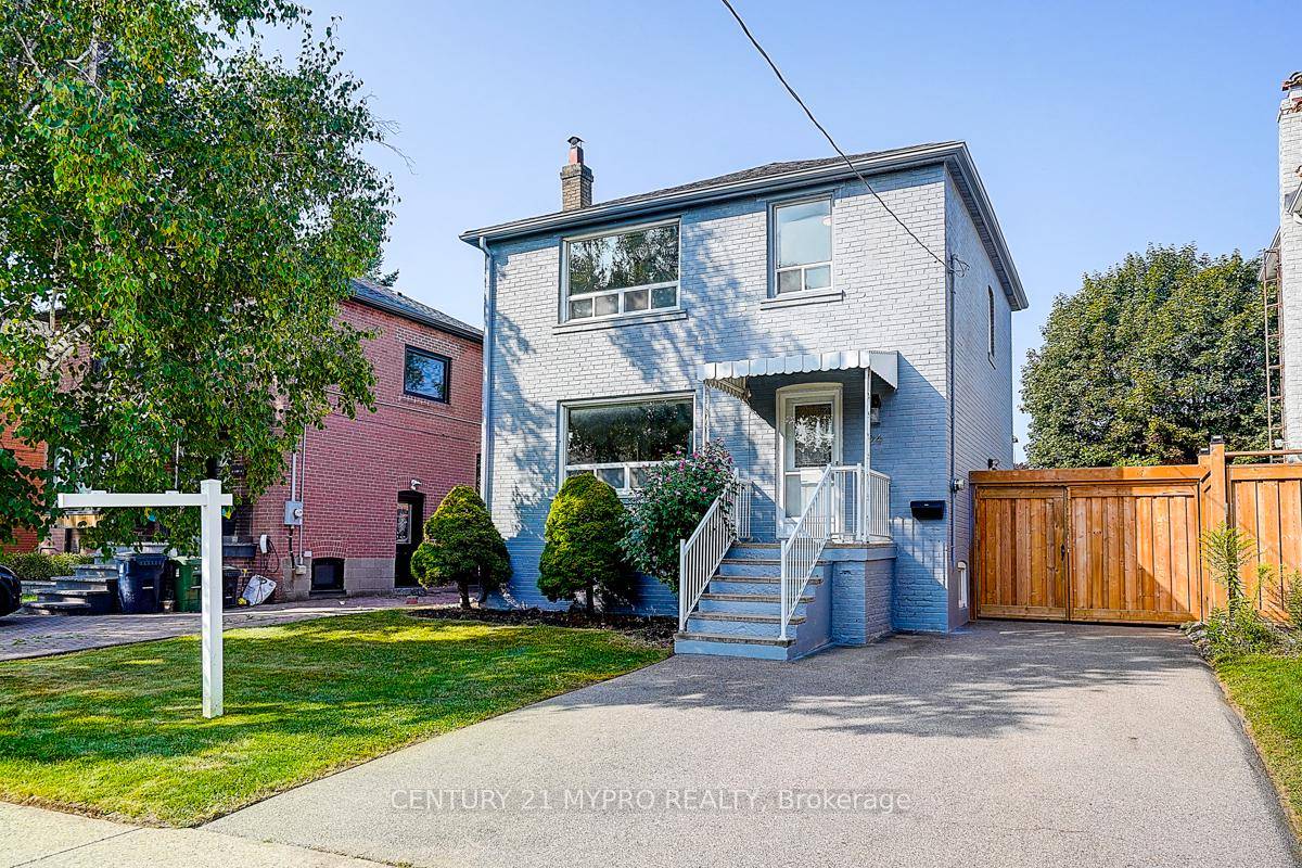 Welcome to 24 Gair Drive, in the Heart of Alderwood !
