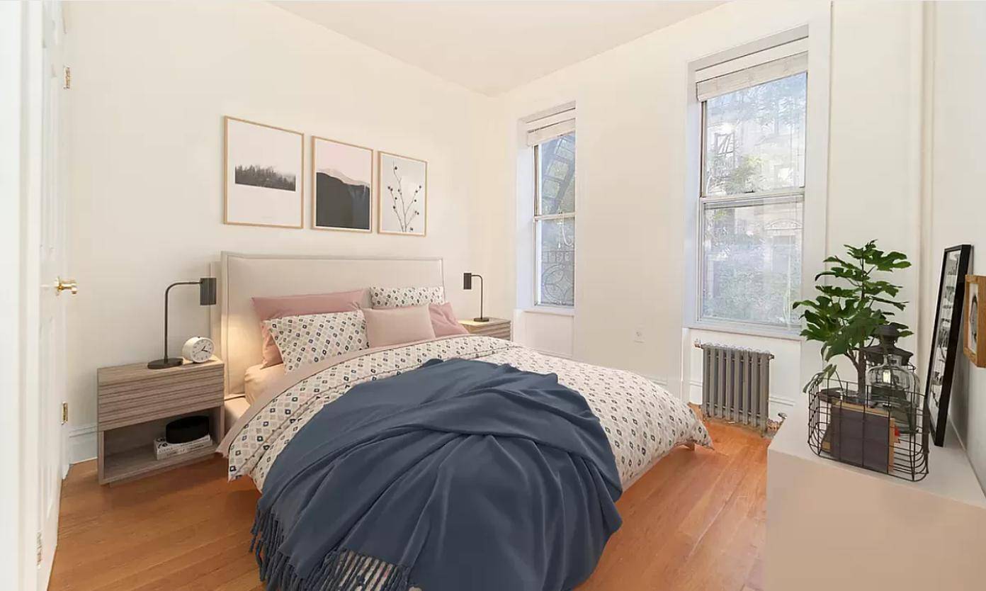JUST LISTED 1BDR PRIME EAST VILLAGEAPARTMENT DETAILS 1 Bedroom can be used as a 2 bedroom with no living room Windowed Open KitchenOversized Windows w Southern ExposureHigh CeilingsHardwood FloorsNatural SunlightBUILDING ...