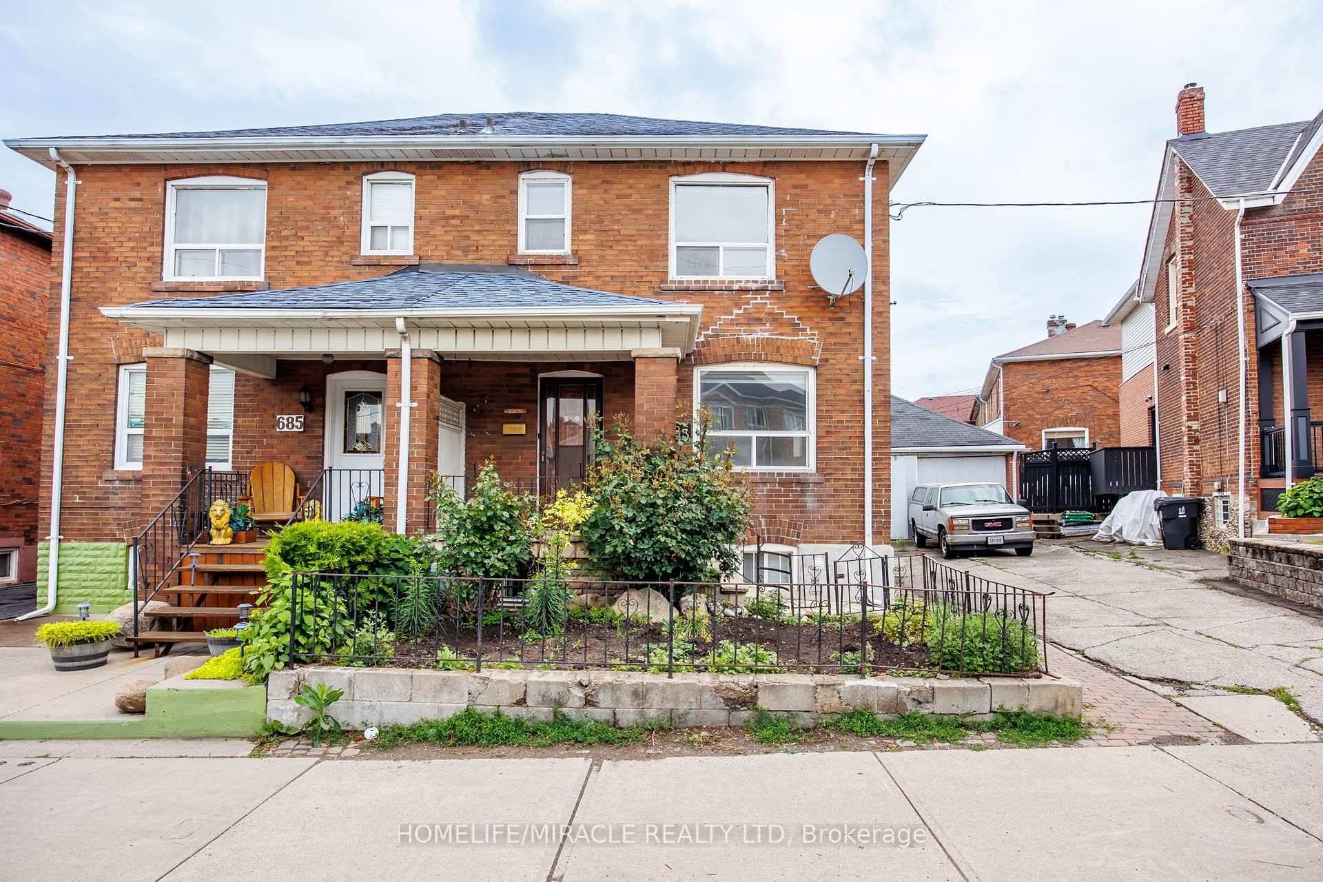 Welcome to this stunning 2 story semi detached house, located in Toronto's vibrant Weston Pellam Park community.