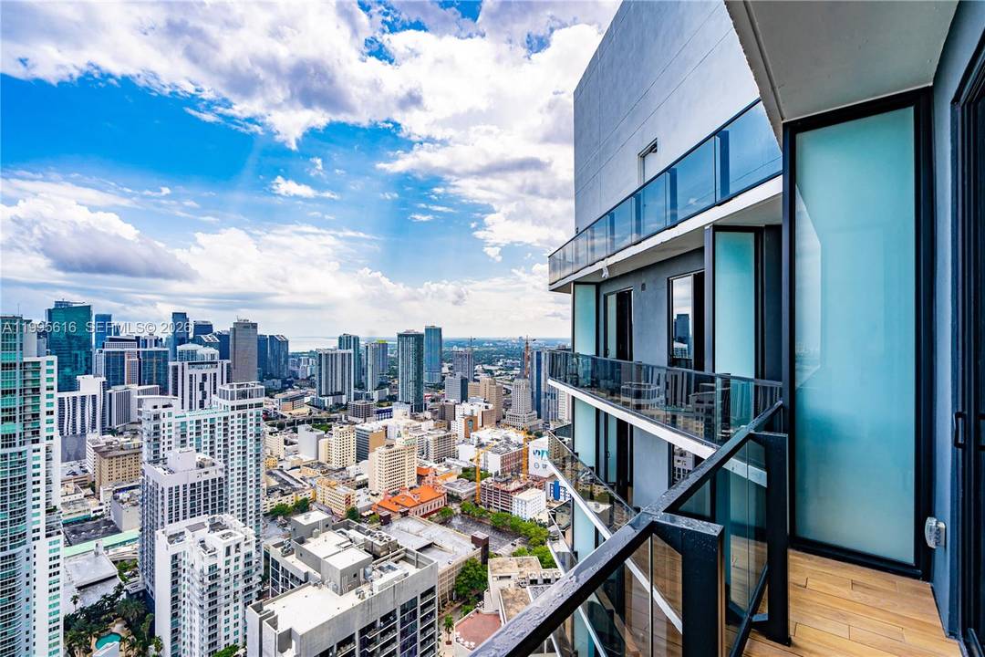 Experience elevated urban living in the heart of Downtown Miami at The Elser Hotel Residences.