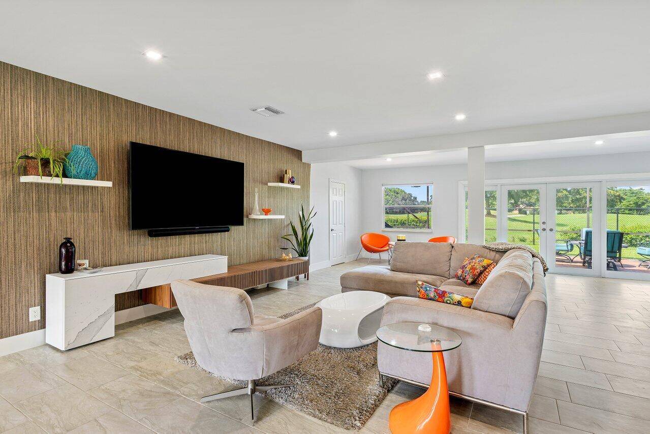 Nestled within the coveted Indian Spring Country Club, 11366 Piping Rock Drive offers unparalleled access to a golfer's paradise with two 18 hole championship golf courses right at your doorstep.