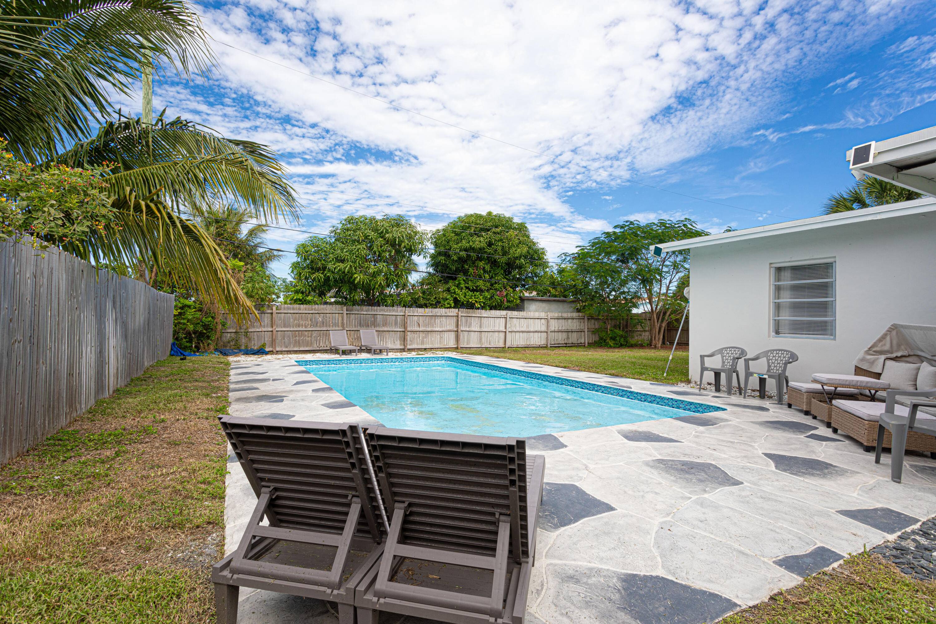 BACK ON THE MARKET ! NO HOA !