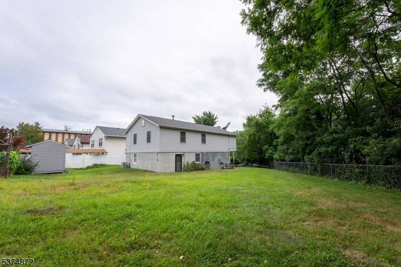 Welcome to this beautifully maintained bi level single family home offering space, comfort, and modern upgrades located in a cul de sac !