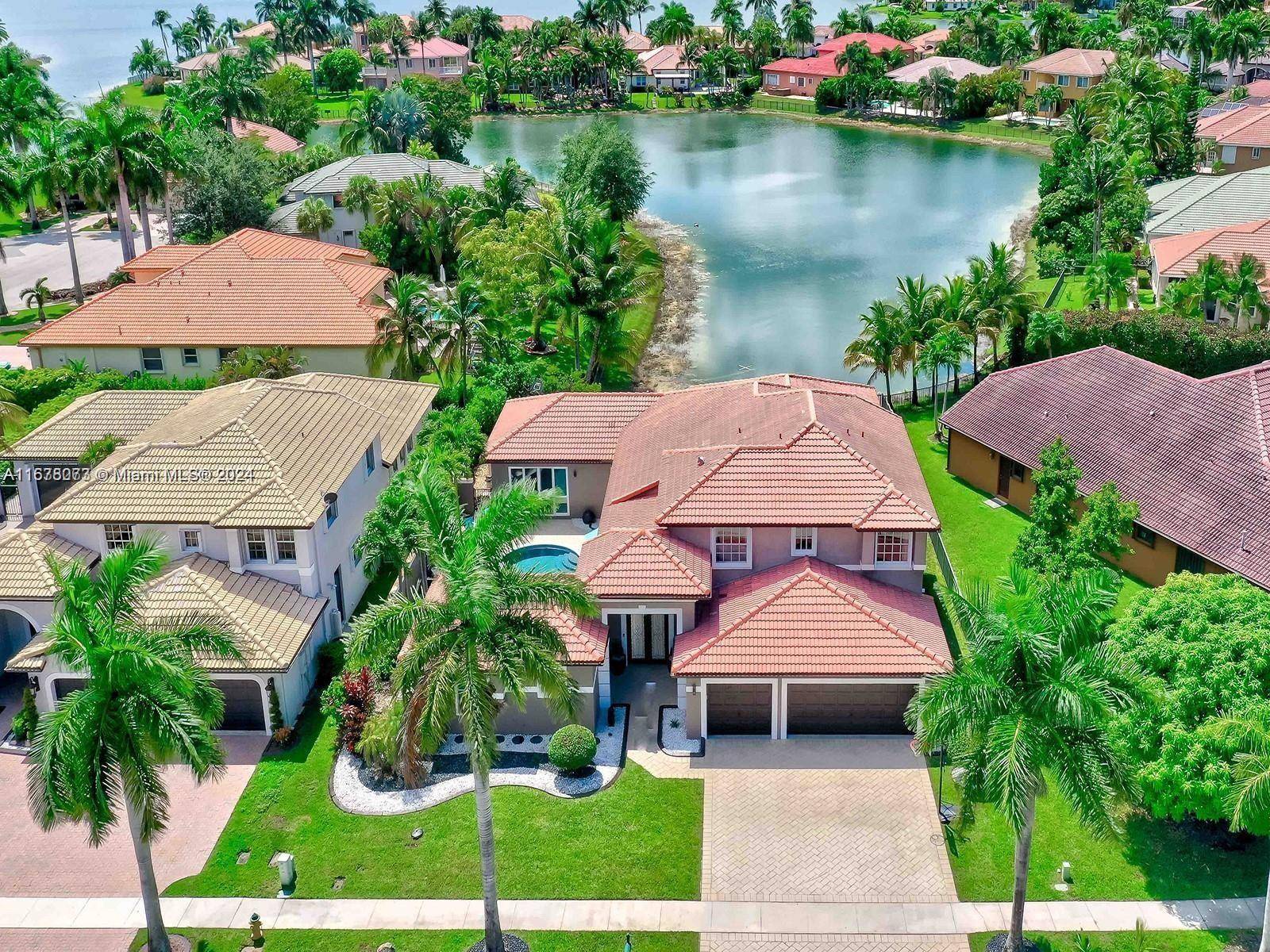 Luxurious beautiful pool house located in the desiarable gated community of Sunset Lakes.