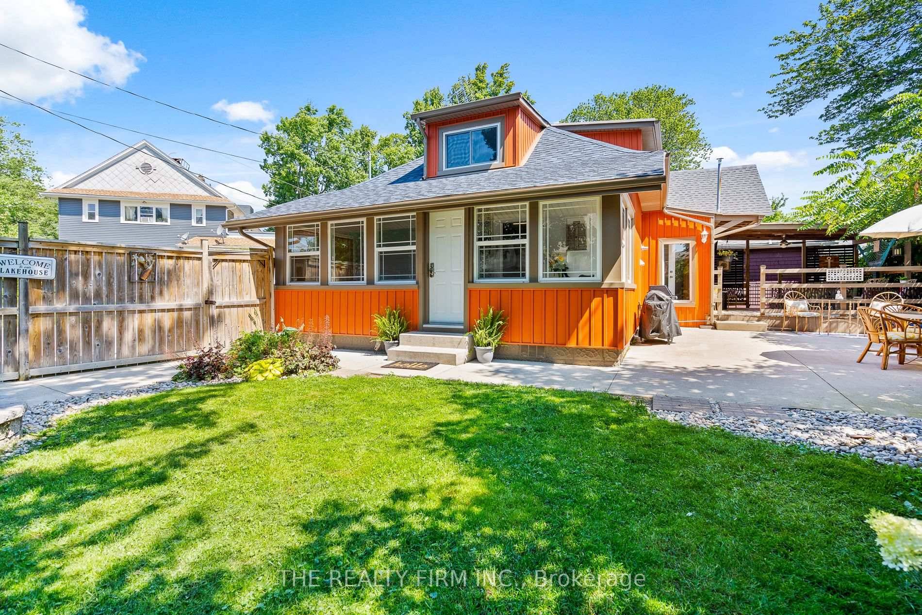 SEASONAL RENTAL Welcome to 46 Belfast Rd S ; in the stunning town of Crystal Beach right near Derby Road !