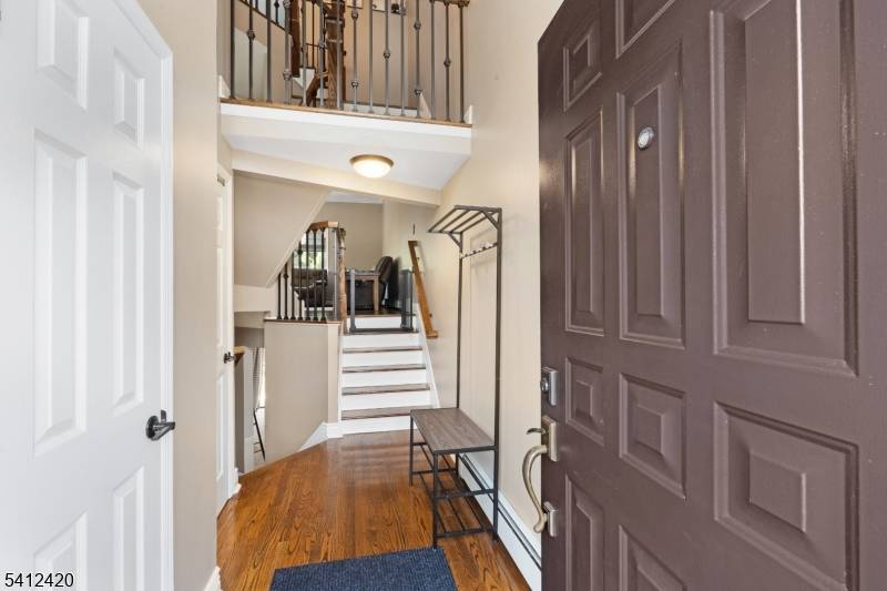 Beautifully updated townhome in Townsquare Village !