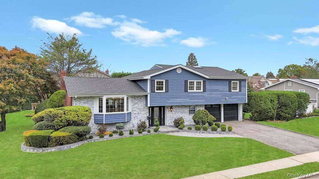 Amazing Multi Level Slit With 5 Bedrooms 3 Full Bath, Included in the Prestigious West Birchwood Section of Jericho, This Stunning Home is Spacious Bright Airy amp ; Reaps All ...