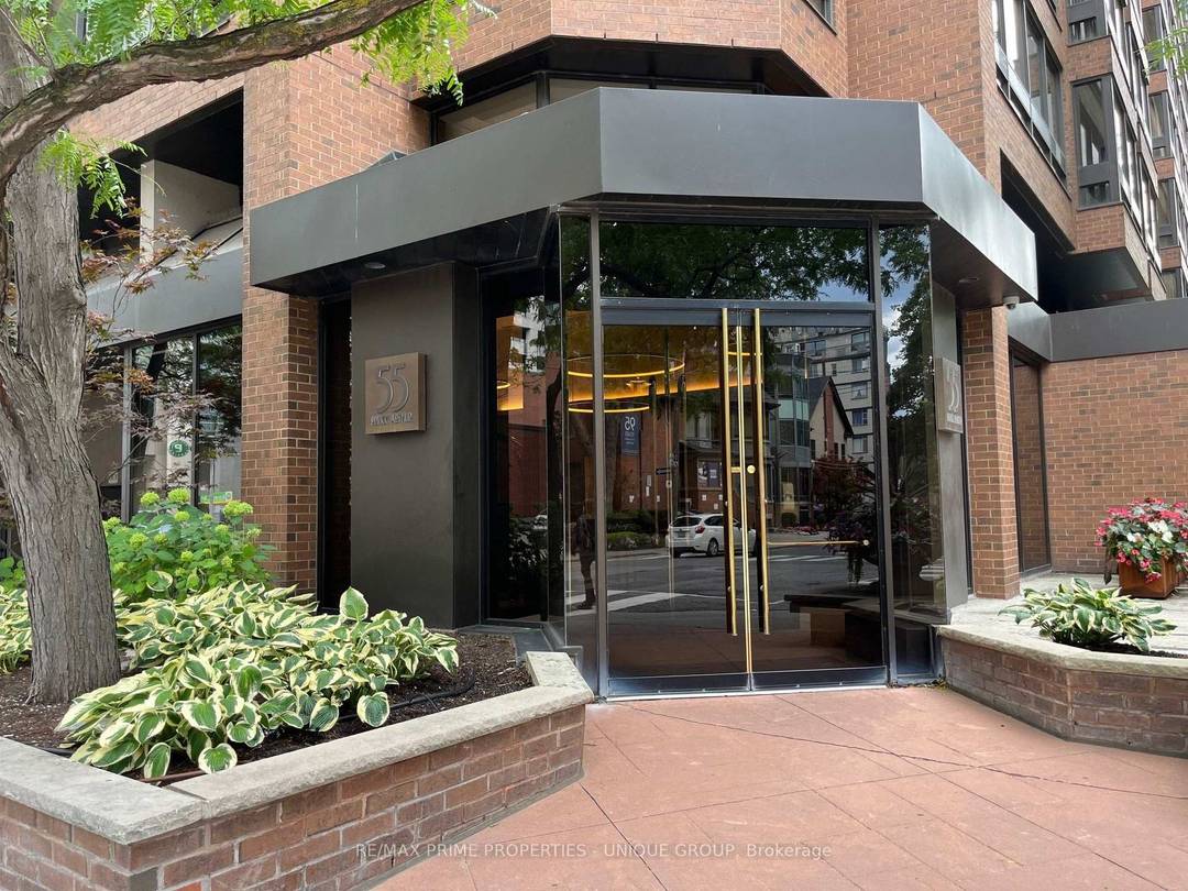 1. BUILDING This luxury, boutique condominium is conveniently located in the prestigious Annex Yorkville area, one block from Bloor St.