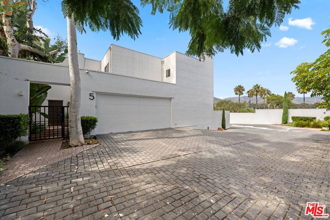29221 Heathercliff Rd 2BR Malibu La