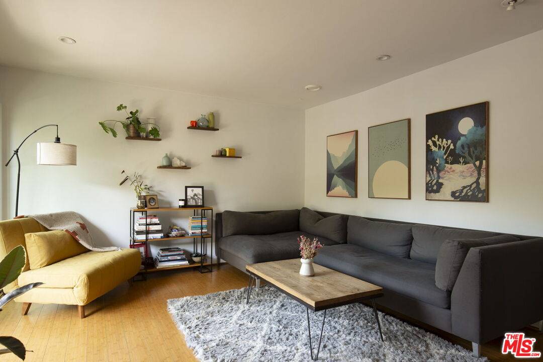 950  N Kings Rd 2BR Sunset Strip La