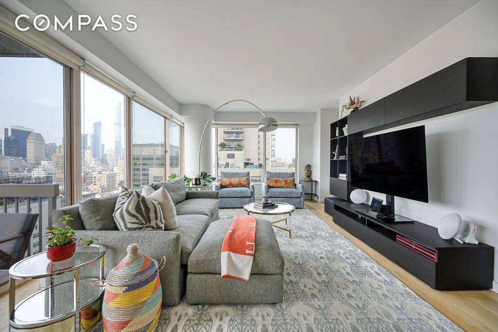 Like new development without the price tag and in a primo Upper Eastside location, 21C is a spacious, high floor, newly renovated three bedroom three and a half bath corner ...