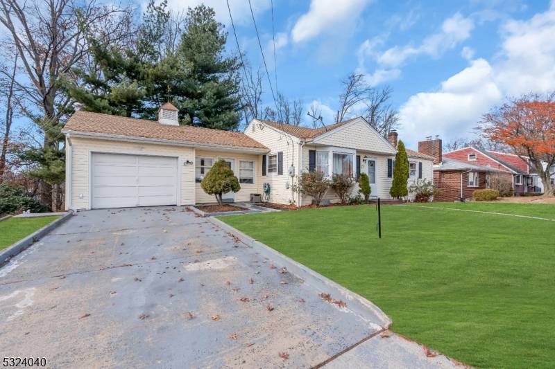 Welcome to this exceptional income producing property located in a desirable neighborhood !