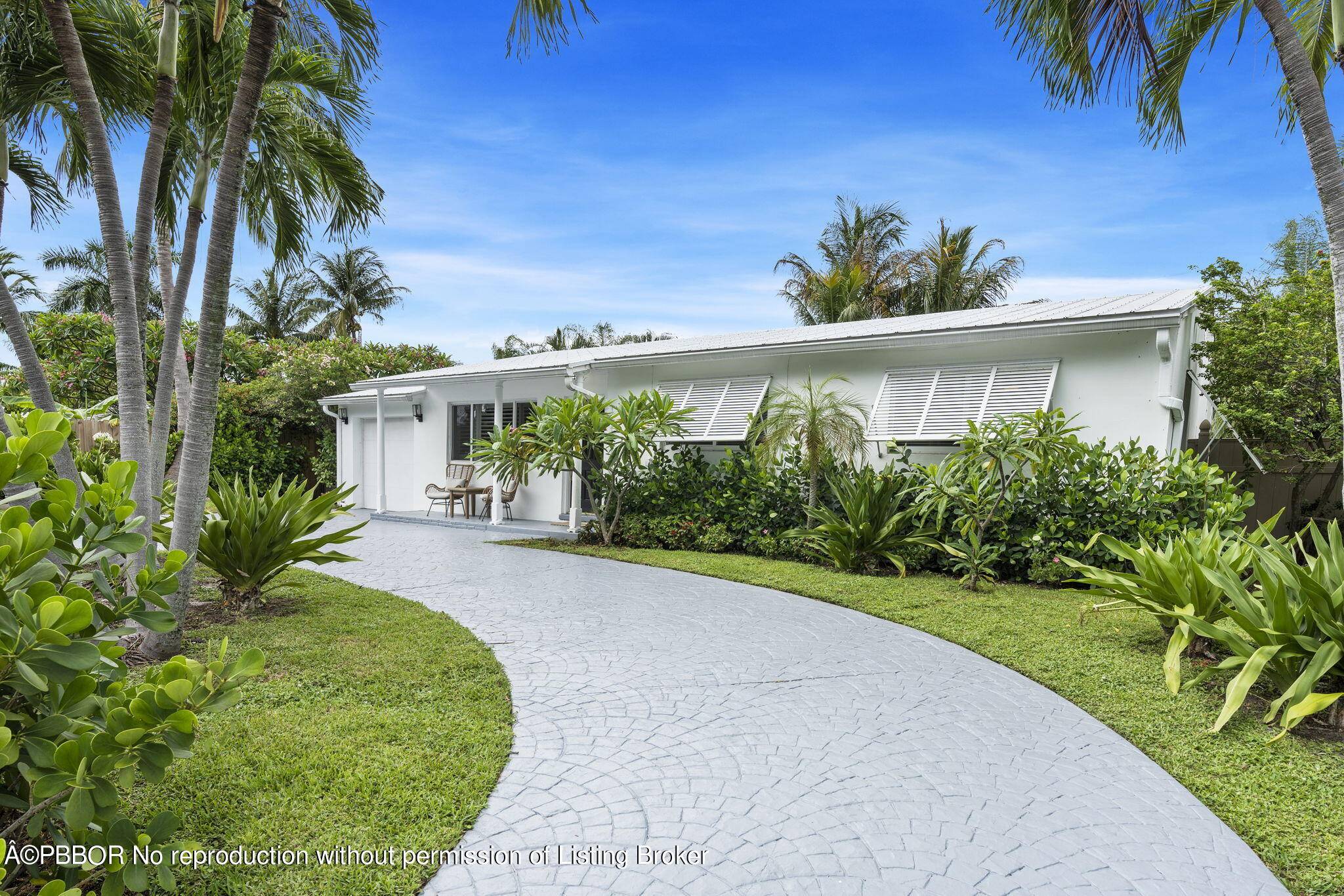 This 3 2 charmer is located in the trendy South End or ''SoSo'' neighborhood and offers close proximity the Intracoastal and Flagler Drive, Palm Beach island, and many fabulous shops ...
