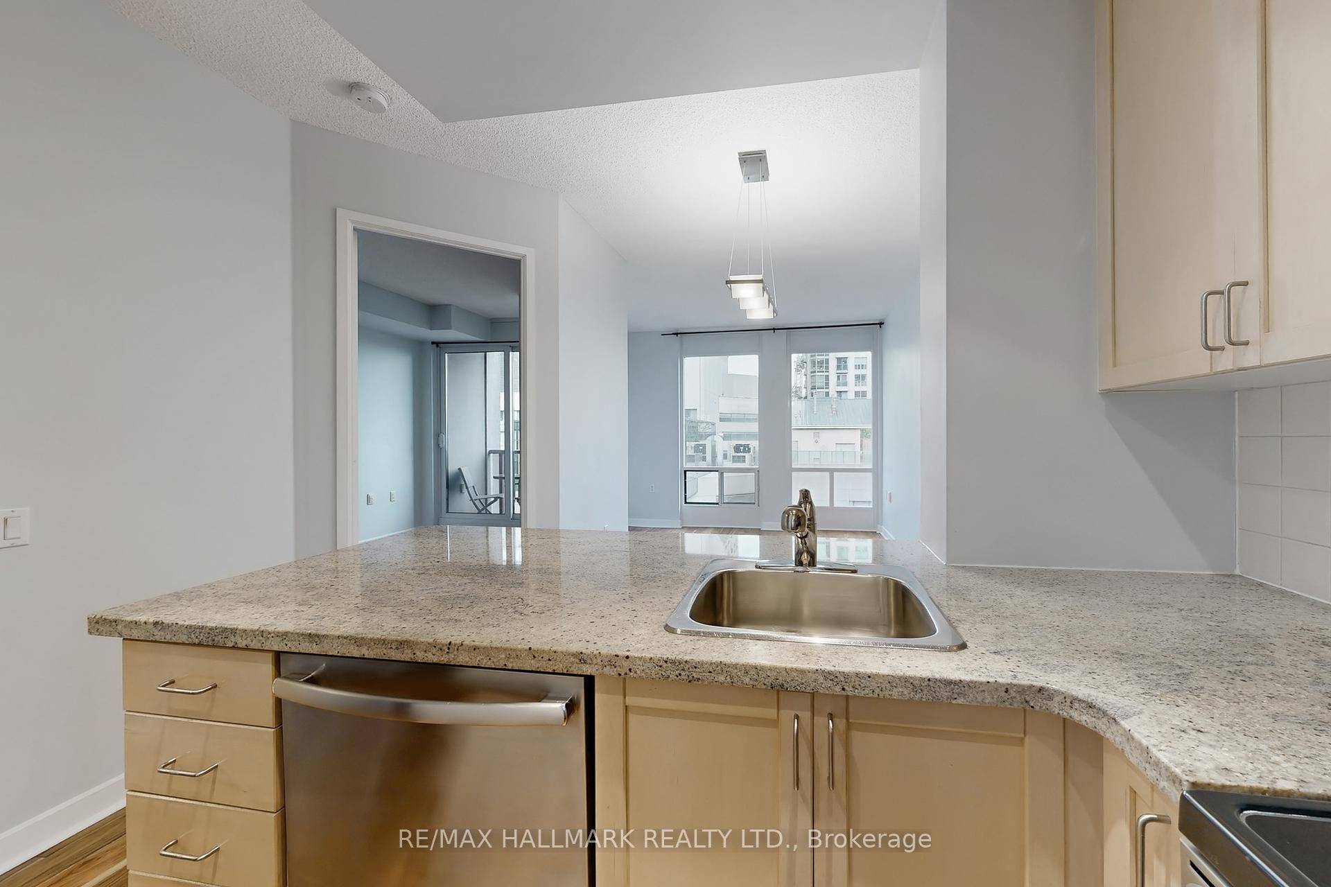 With a condo at 85 Bloor you have the best of Toronto urban living just outside your front door ; the Yonge and Bloor neighborhood blends shopping, entertainment, dining, and ...