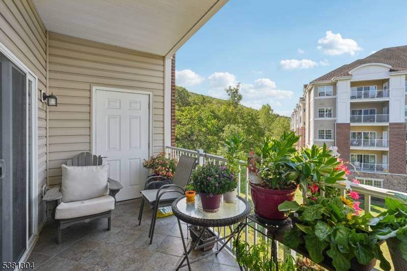 Welcome to this beautiful Colfax END UNIT condo in one of the newer buildings of Wanaque Reserve, an active adult 55 community.
