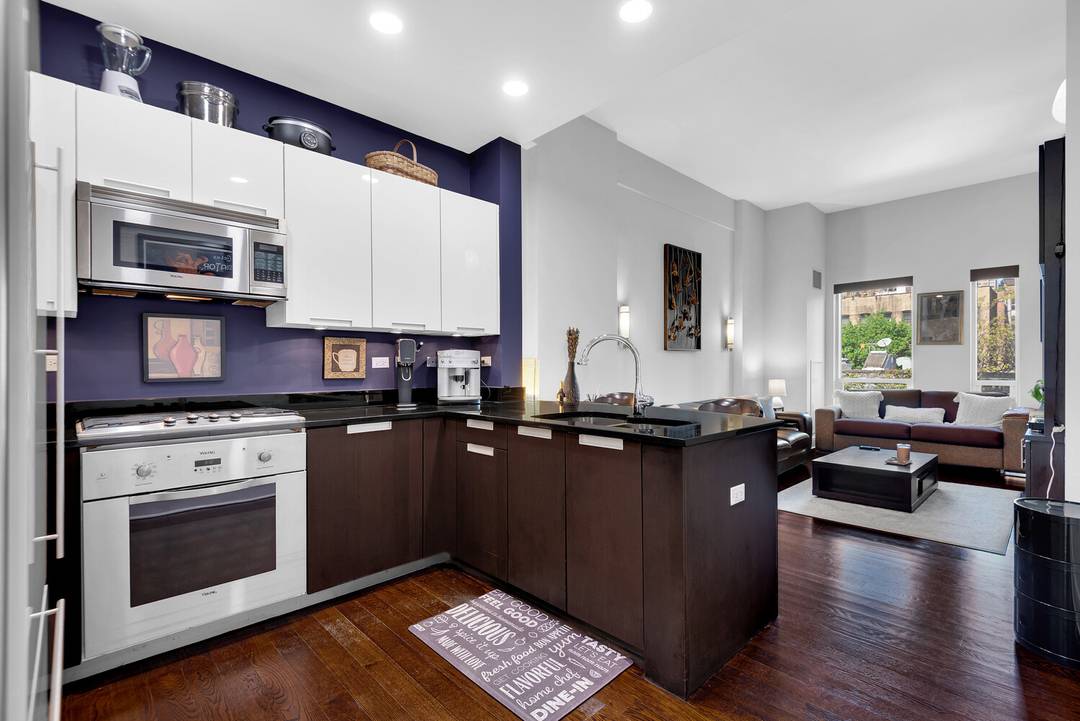 TURNKEY TURTLE BAY LUXURY W PRIVATE BALCONY, MODERN FINISHES, amp ; STYLISH FURNITURE Elegant, amenity rich Manhattan living awaits in this sun splashed furnished 1 bedroom, 1 bathroom rental graced ...
