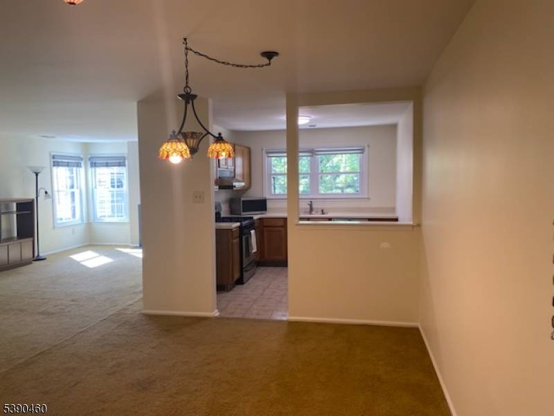 STUNNING MOVE IN READY CONDO !