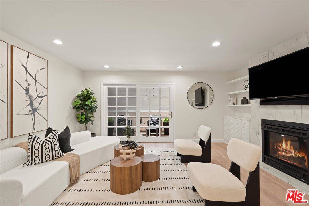 853   Larrabee St 2BR Sunset Strip La