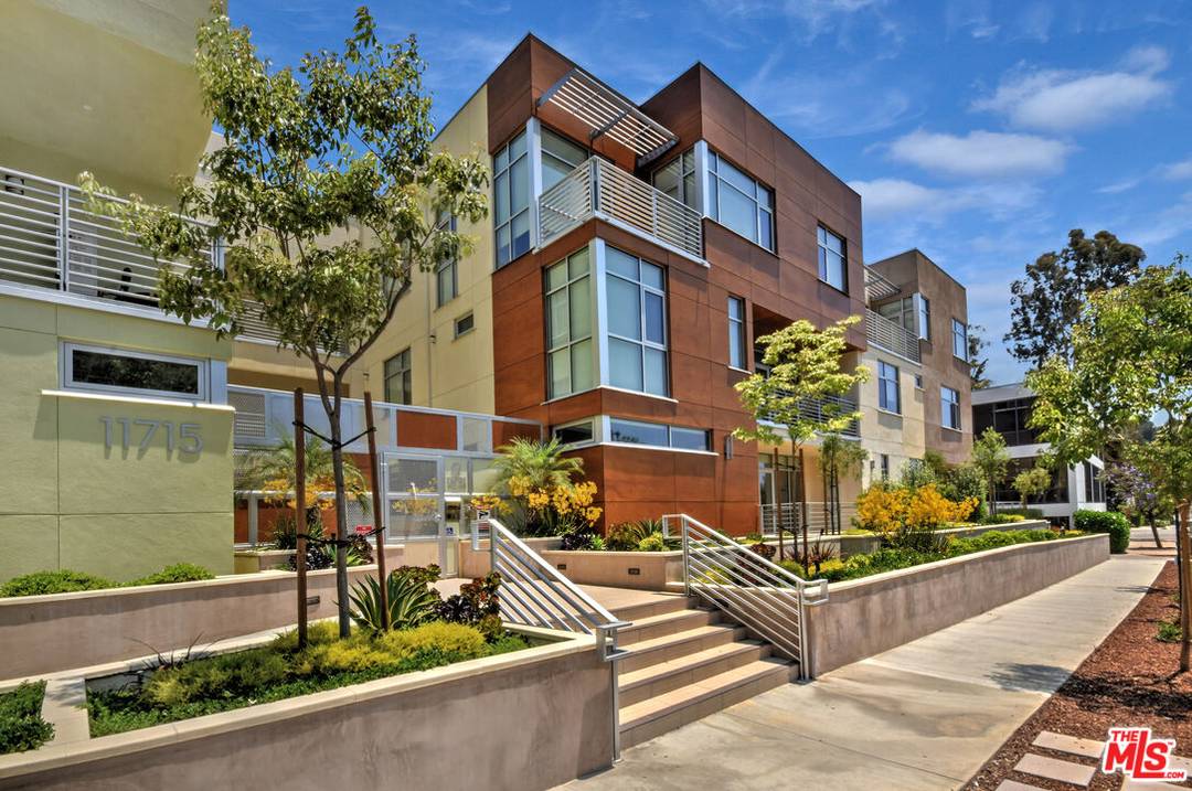 11715 W BELLAGIO RD 2BR Brentwood La