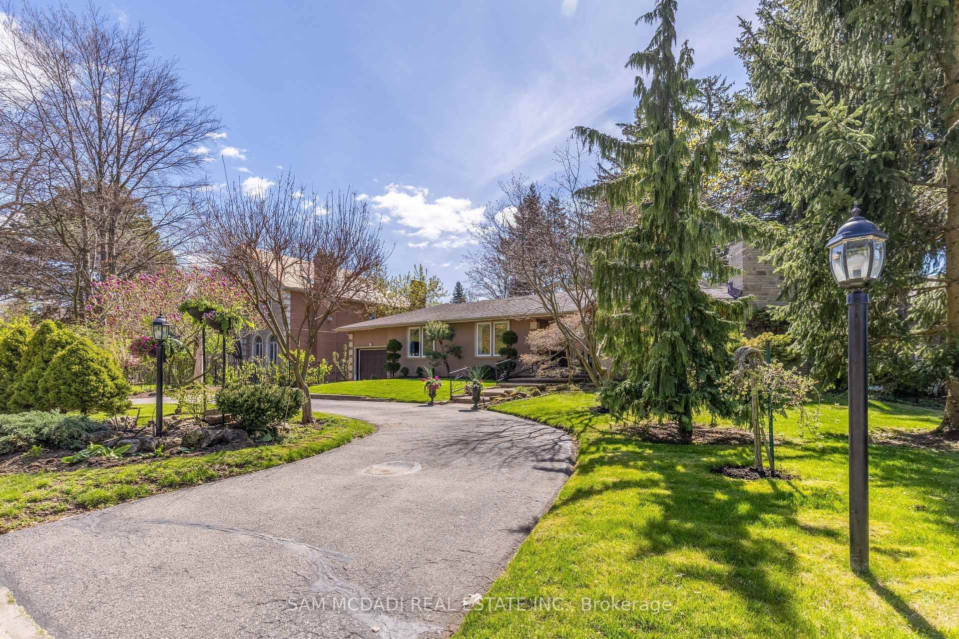 Welcome To 2196 Mississauga Road.