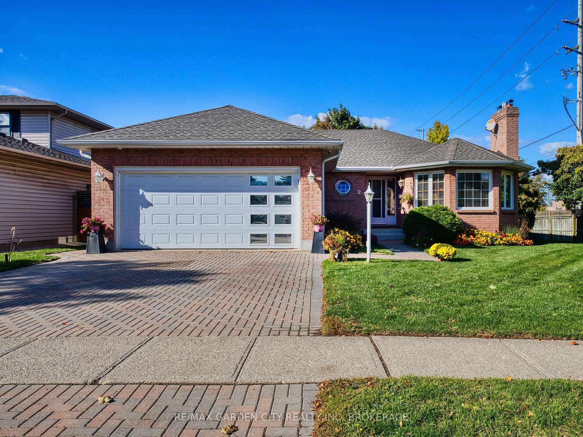 Charming brick bungalow in the heart of Martindale !