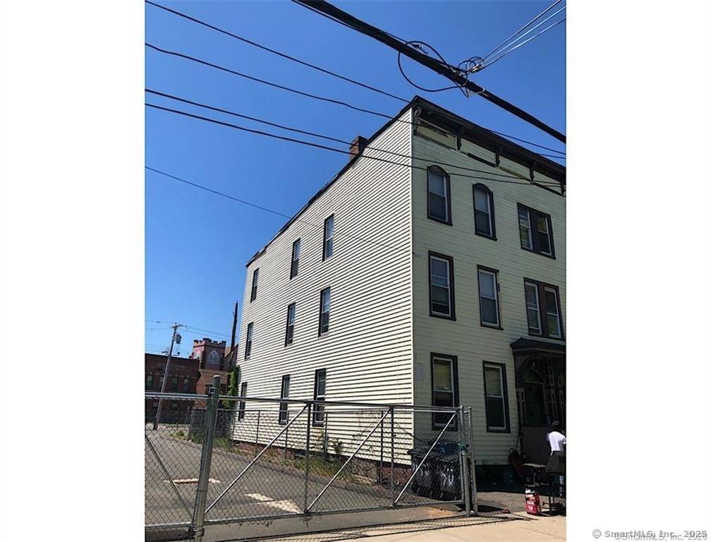 Welcome to 40 Shelton Avenue, a well maintained 6 unit multi family property located in the Newhallville neighborhood of New Haven.