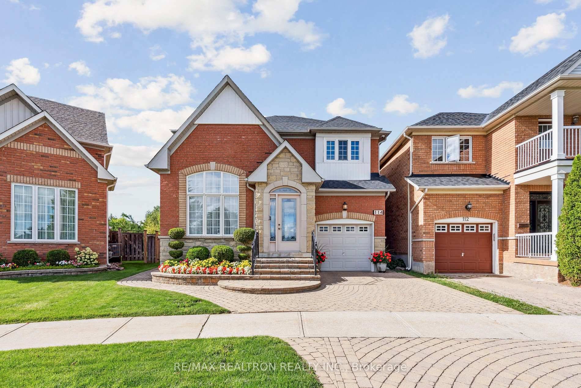 Welcome to 114 Barnwood. This beautifully maintained 4 Bedroom home is nestled on a premium pie shaped lot in a private court location within one of Richmond Hill's most desirable ...