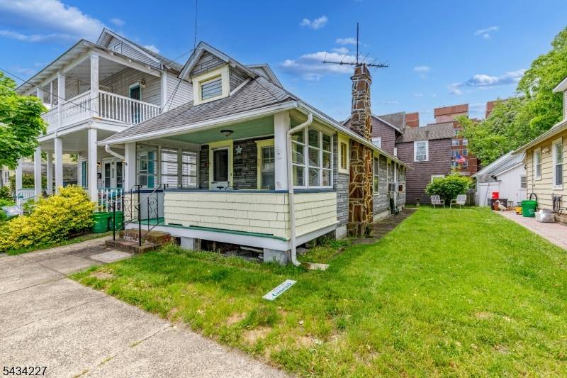 Charming Ocean Grove beach house just blocks from the sand, boardwalk, and vibrant downtown !