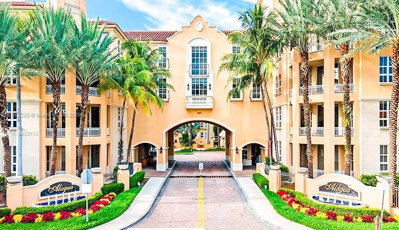 City of Excellence ! ! Located in the Alaqua building a quiet community in the heart of beautiful Aventura.