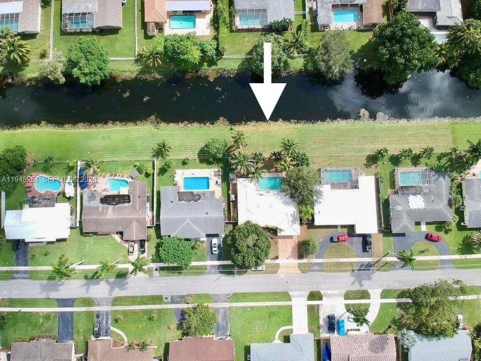 Incredible Waterfront amp ; Pool 4 Bed 2 Bath 2 Car Garage Home.