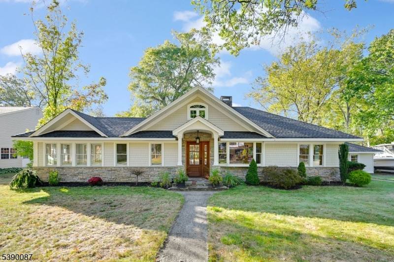 Fully Renovated Ranch with Guest Cottage !