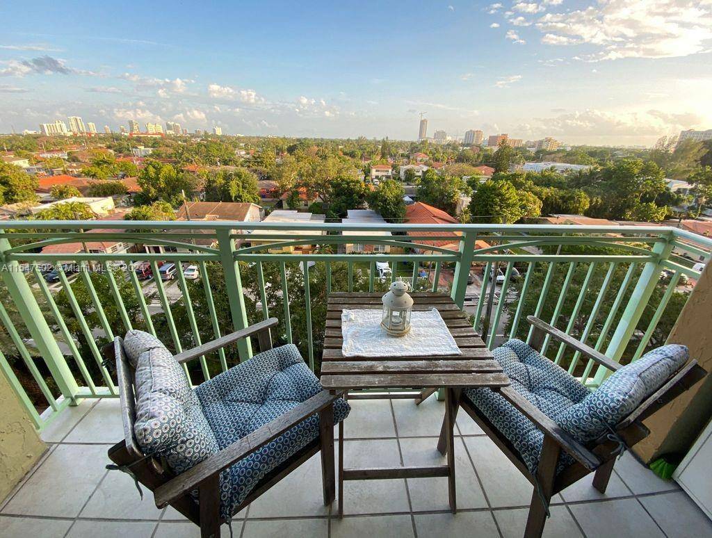 Strategically located and beautifully renovated 2 2 at the Coral Way, with minutes away to the Miracle Marketplace, Miracle Mile, and Giralda Avenue featuring places like LA Fitness, Marshalls, Nordstrom ...
