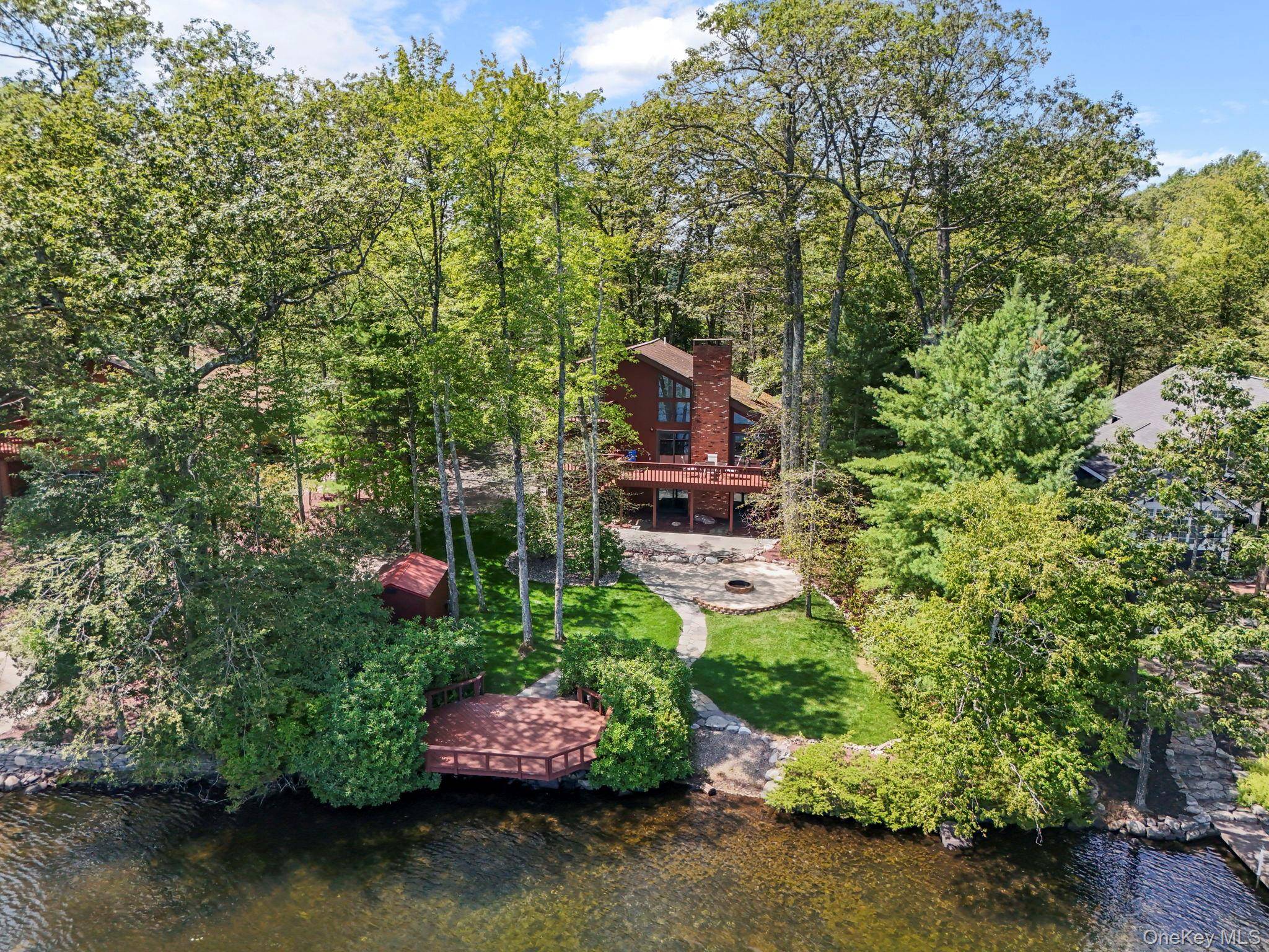This 4 bedroom, 3 bathroom contemporary lakefront in Emerald provides over 2, 500 sq ft of light filled living space on shoreline of Lake Louise Marie.