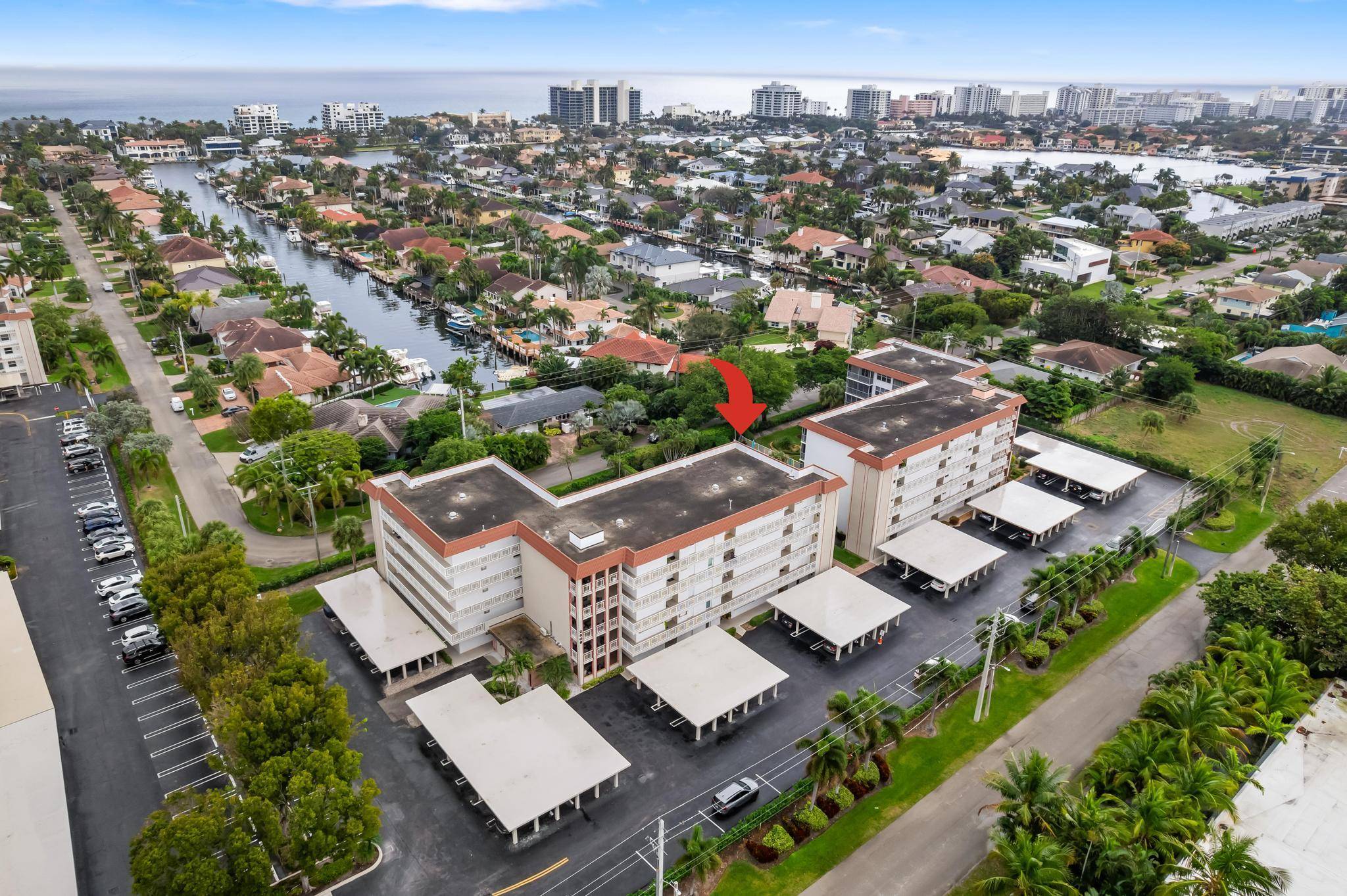 Furnished and turnkey unit in desirable intracoastal community of Tropic Bay in east Delray Beach.