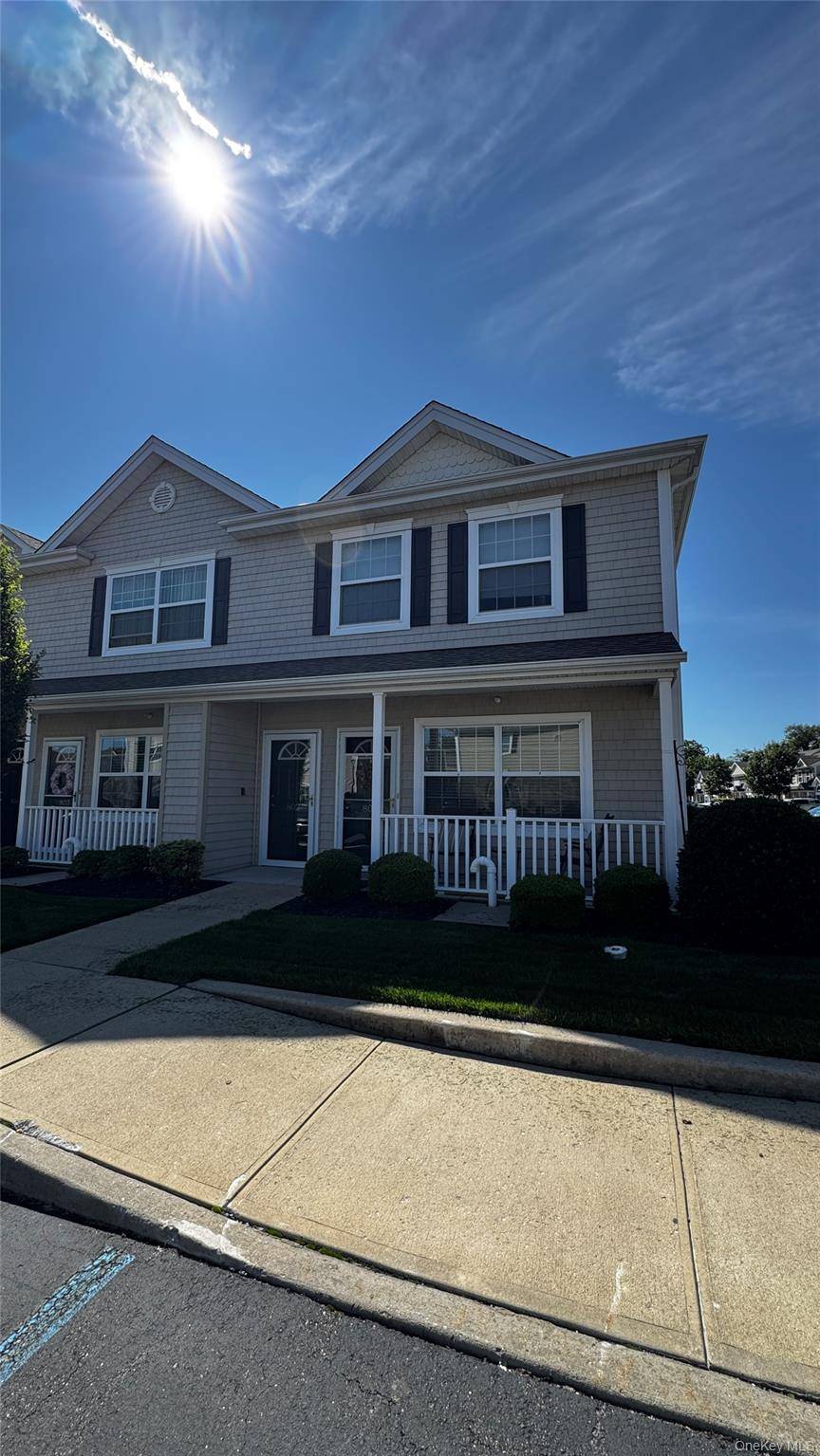Welcome to Dutchgate, this bright and comfortable 2nd Floor Corner Unit in Valley Stream's 55 Gated Community !