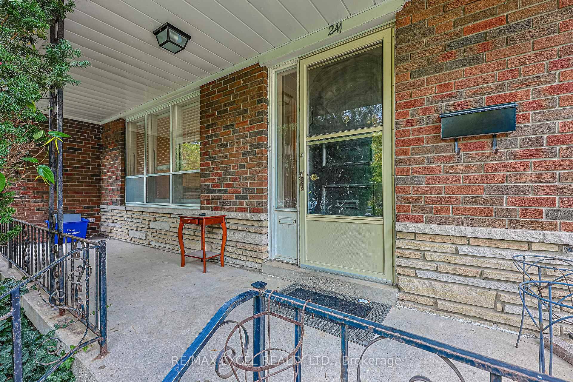 Wonderful 3 Bedroom In A High Demand Area Of Yonge amp ; Sheppard.