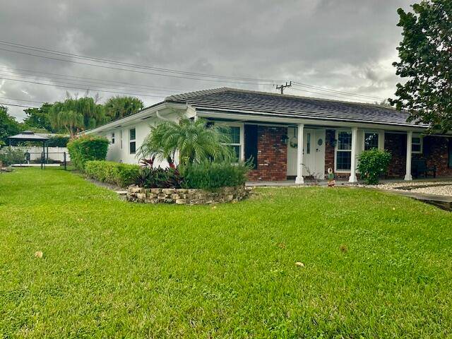 Rare chance to rent this charming furnished turnkey, 4 bedroom, 3 bath Single family Florida style home in the quiet neighborhood of The Village of North Palm Beach.