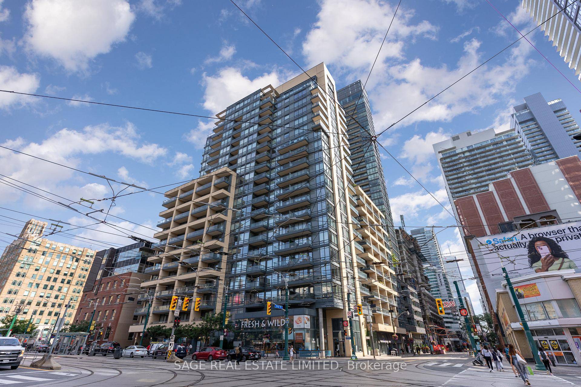 Modern south facing terrace suite well positioned in the center of the city !
