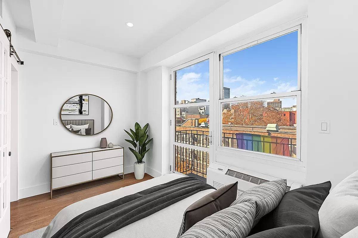This is a gorgeous, newly renovated 1BR apartment with queen sized bedroom, common space perfect for relaxing or entertaining, and a renovated marble bathroom.