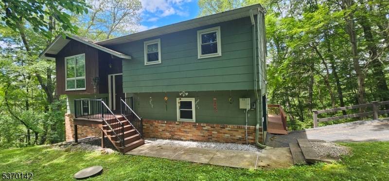 FIRST TIME ON MARKET ONE OWNER SINCE IT WAS BUILT IN 1971 !