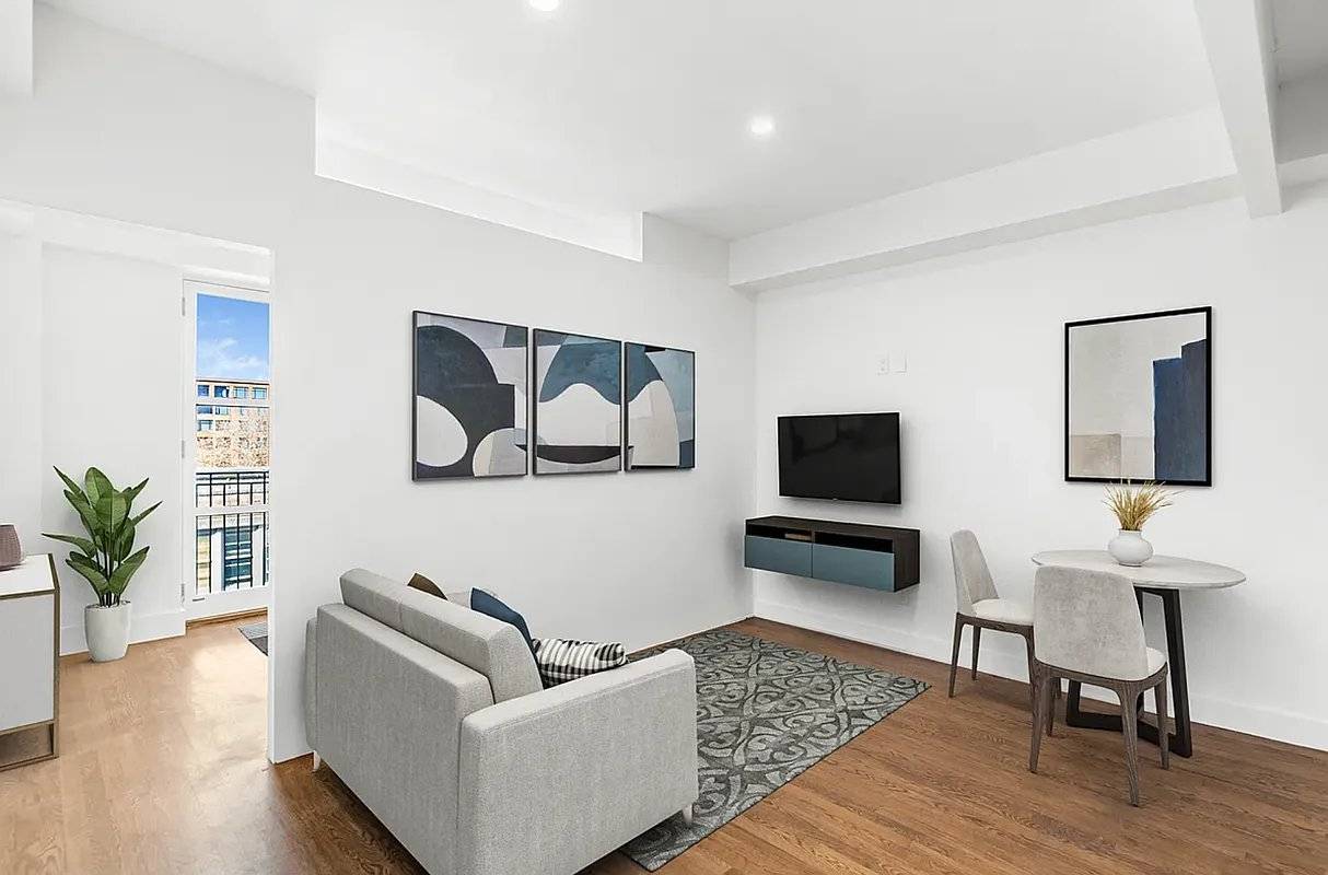 Located on the heart of the Lower East Side, The Rivington House captures the energy of the citys hottest neighbourhood, while providing a bespoke living experience.
