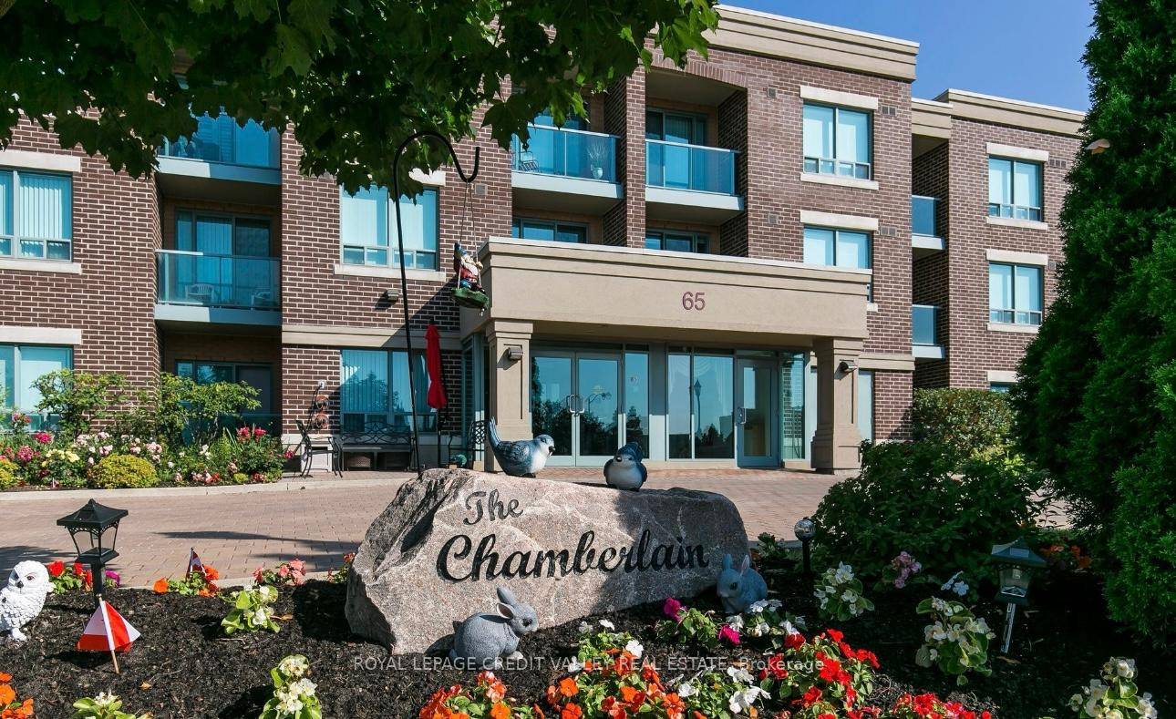 Welcome to 308 65 Via Rosedale Way Located In The Popular Gated Community Rosedale Village.