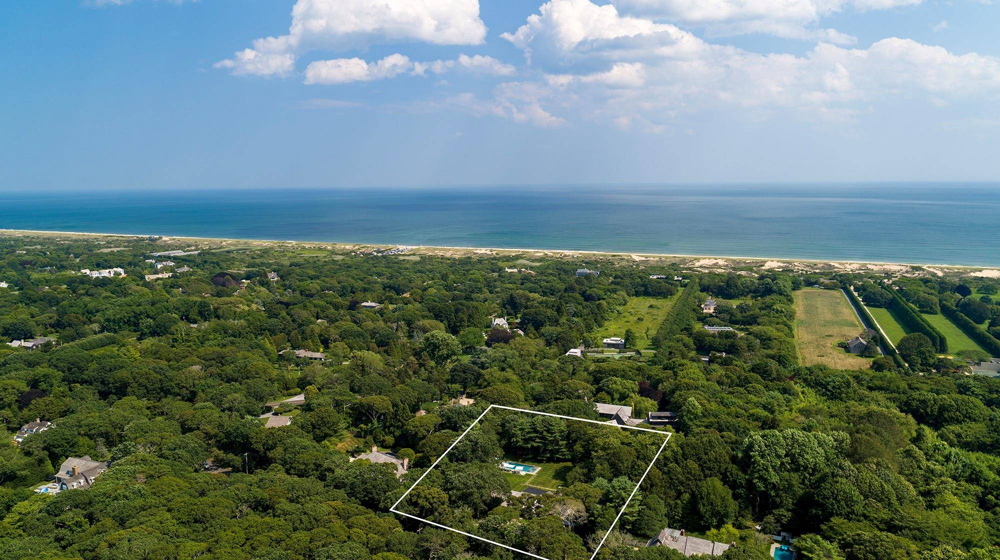 Stunning Modern Home in Amagansett's Further Lane Area Experience modern luxury in this 2008 built home located south of the highway in Amagansett's prestigious Further Lane neighborhood.