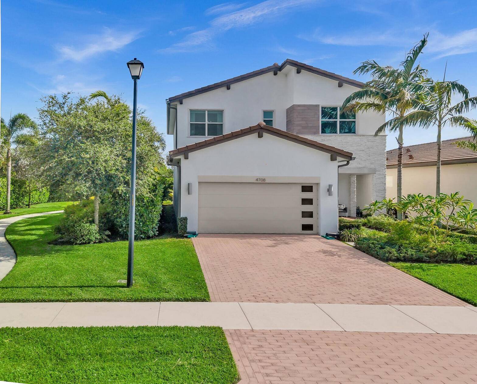 Welcome to one of the most private homes in the desirable Andalucia community.
