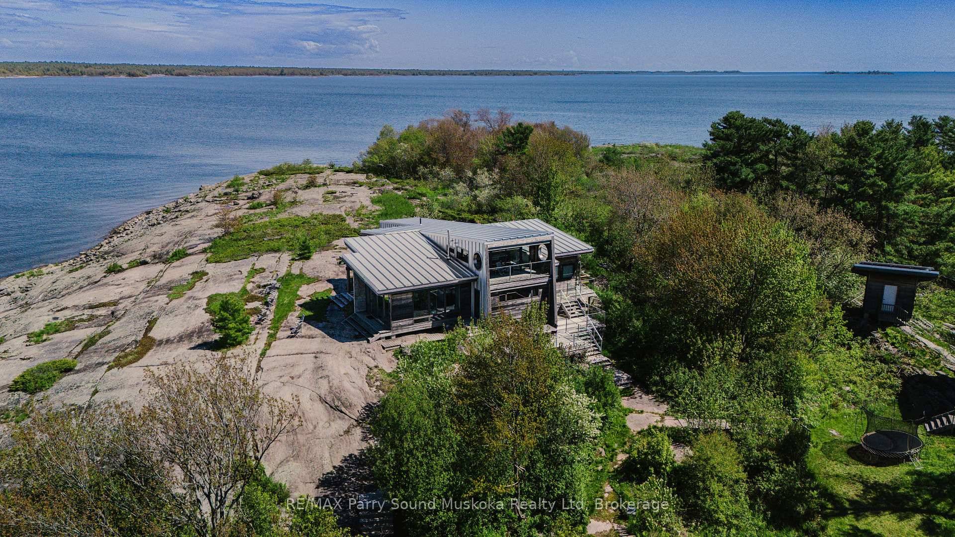 Rare Pointe Au Baril opportunity !