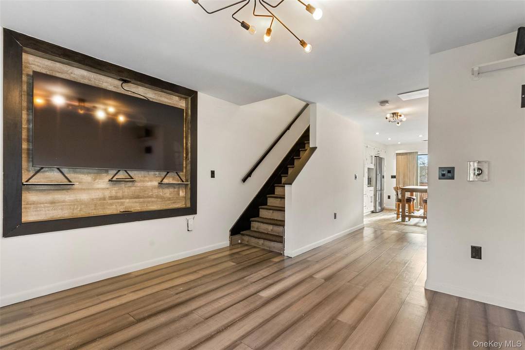 Move right in to this beautiful 2 bedroom corner unit condo.